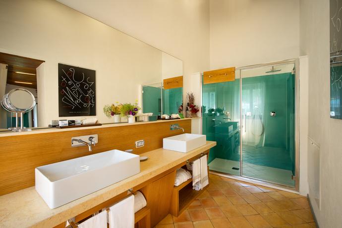 Deluxe Suite - Gallery - 3